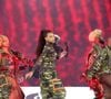 Em cada performance, surgia com looks coreografados que combinavam com o figurino da estrela principal, mas sempre trazendo toques únicos, reforçando sua autonomia criativa. Entre as marcas que vestiu estão Alexander McQueen, Balmain e Ivy Park — a marca esportiva de sua mãe.