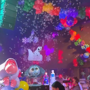 A festa realizada na Casa VF, em Goiânia, apostou em cenários imersivos e decoração grandiosa para celebrar os 5 anos de Maria Alice