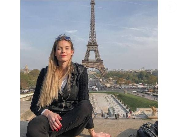 Saory Cardoso foi vista em Paris; segundo o jornal Extra, ela foi até a capital francesa para passar um tempo com o jogador