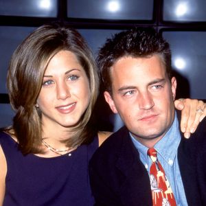 Matthew Perry tem entre os itens mais valiosos uma carta assinada por Jennifer Aniston incluída em álbum especial