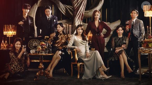 'A Cobertura': moradores de um condomínio de luxo entram em disputas por poder, status e proteção da própria família, dando origem a uma trama de vingança e intrigas