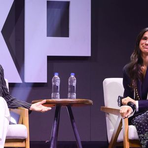 Durante o painel do filme nacional “Velhos Bandidos”, Bruna Marquezine não conteve as lágrimas ao receber uma declaração afetuosa de Fernanda Montenegro.