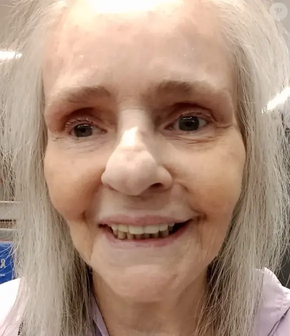 Angela Ro Ro passou por problemas financeiros gravíssimos, chegando a pedir PIX para os fãs nas redes sociais antes da morte