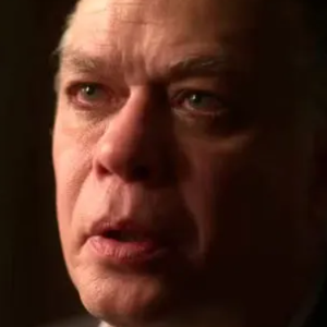 Em 'Garota do Momento', Juliano coloca fogo na boate de Lígia.