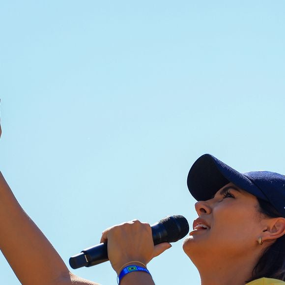 Michelle Bolsonaro ‘vive uma postura de uma mulher que é dama, dona da família. Ela incorporou o personagem que ela não vive’, disse Teônia Mikaelly Pereira de Sousa