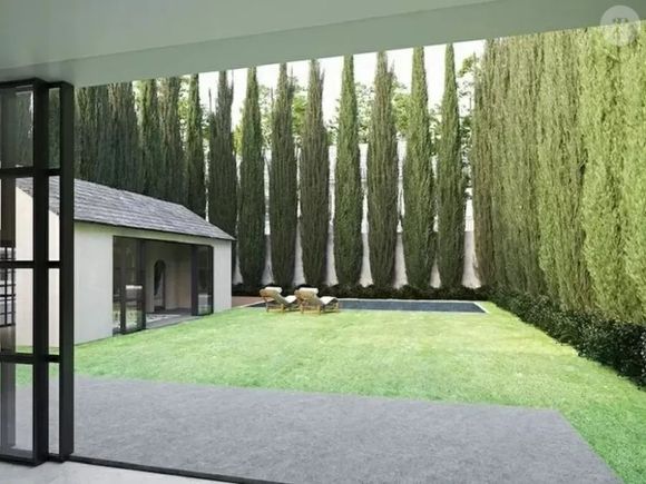 O jardim da mansão de Shawn Mendes conta com piscina e muita área verde