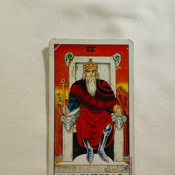 Fascinada por astrologia e vidas passadas, Katy acredita que já pode ter cruzado com Justin Trudeau em outra encarnação, afirma fonte ao Daily Mail