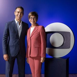 Durante a transmissão, os desencontros de César Tralli e Renata Lo Prete foram notados por internautas nas redes sociais