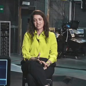 Manuela Dias é alvo de críticas após cena viral e internautas questionam fidelidade do remake à obra original