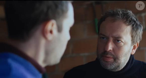 Dirigida por Seren Yüce, “Nossa Cidade” combina drama, crime e mistério em uma história de retorno, ambição e consequências.