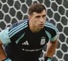 É assim a casa do goleiro da Argentina, Dibu Martínez, na Inglaterra: mansão tem design moderno, piscina aquecida e muita luz natural