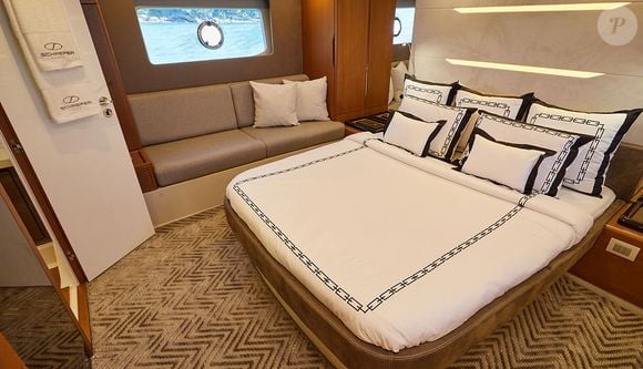 Área gourmet da lancha de Bell Marques foi projetada para refeições e encontros no mar