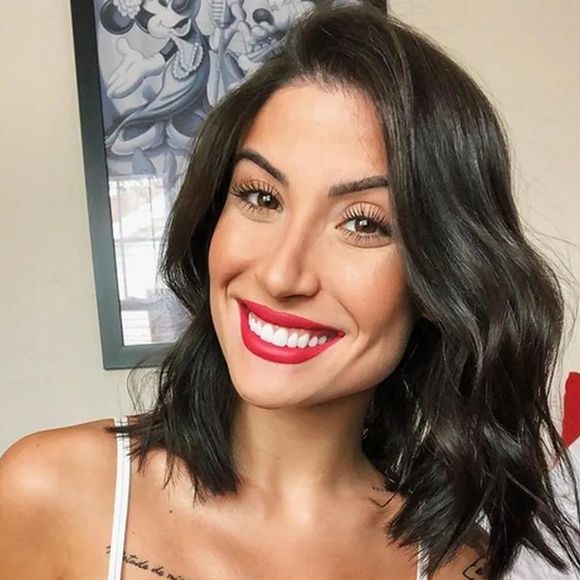 Bianca Andrade exibe cabelo long bob com finalização ondulada