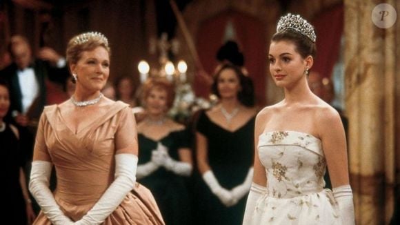 Aos 90 anos, Julie Andrews decidiu não retornar como Rainha Clarisse no terceiro filme de O Diário da Princesa, apesar dos convites para participar