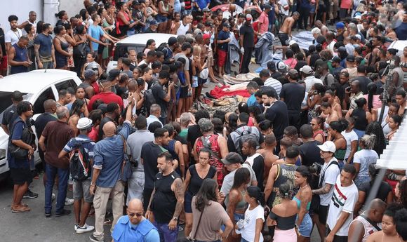 Luciano Huck lamentou a morte de 121 pessoas na operação mais letal da história do Rio de Janeiro; do total, 4 eram policiais