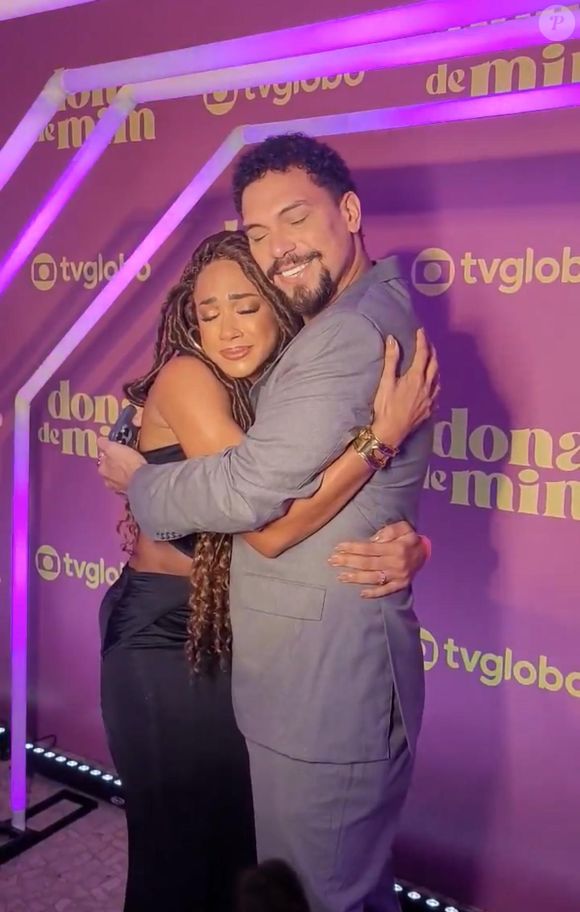 Aline e Vinícius, eliminados do 'BBB 25', deram abraço caloroso no meio da imprensa na TV Globo