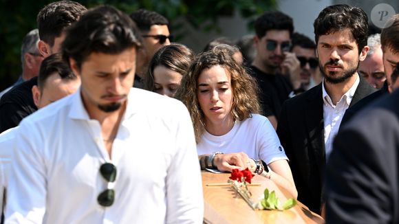 Mulher de Diogo Jota, Rute Cardoso carregou, devastada, o caixão com o corpo do marido