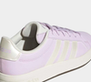 Para quem procura um tênis casual que une estilo e praticidade, o Adidas Grand Court Base 3.0 aparece como uma das apostas mais interessantes da temporada, especialmente na versão lavanda, que adiciona um toque romântico às produções