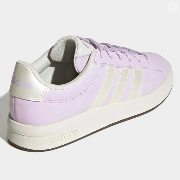 Para quem procura um tênis casual que une estilo e praticidade, o Adidas Grand Court Base 3.0 aparece como uma das apostas mais interessantes da temporada, especialmente na versão lavanda, que adiciona um toque romântico às produções