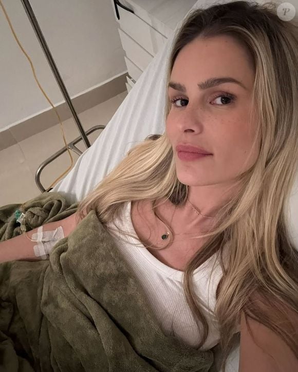 Yasmin Brunet luta contra o lipedema, uma condição crônica caracterizada pelo acúmulo anormal de gordura, geralmente nas pernas e coxas