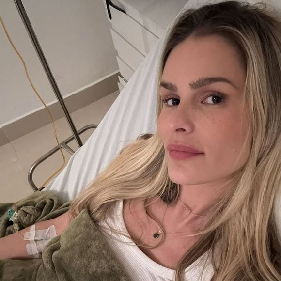 Yasmin Brunet luta contra o lipedema, uma condição crônica caracterizada pelo acúmulo anormal de gordura, geralmente nas pernas e coxas