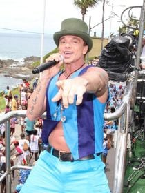 Cantor Netinho morre aos 60 anos: desde 2013, ícone do axé music lutava contra doenças graves; artista enfrentou câncer raro, sofreu 3 AVCs e ficou 4 meses sem falar