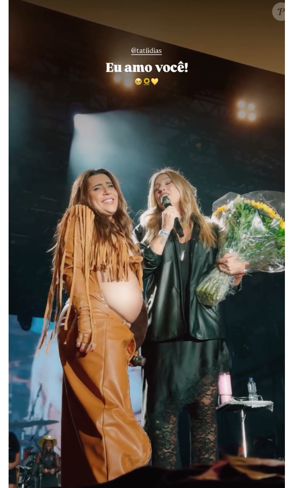 Tati Dias subiu no palco de Lauana Prado com um buquê de flores e se declarou para a sertaneja, revelando também seu nome verdadeiro: Mayara