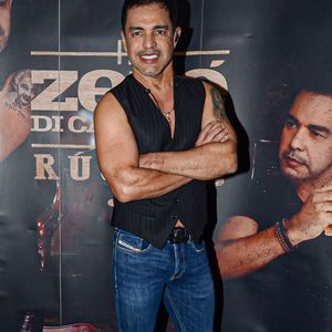 Zezé Di Camargo cresceu nos anos 1960 - psicologia entende que crianças dessa época brincavam sem tanta supervisão e aprendiam a resolver problemas menores sem ajuda