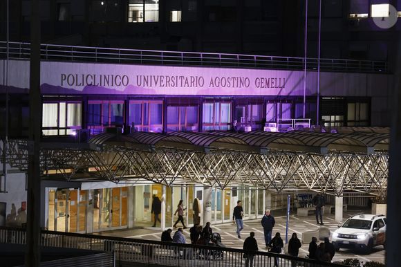 Francisco foi internado no Hospital Policlínico Universitário Agostino Gemelli de Roma: os médicos foram diretos: "no momento, ele não tem sepse, mas qualquer agravamento pode mudar esse cenário".