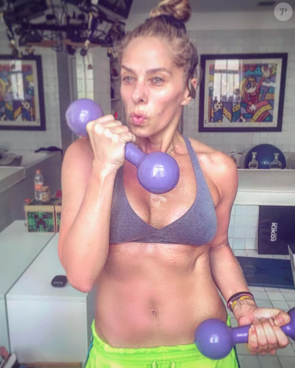 Adriane Galisteu adotou mais treinos de musculação nos últimos anos, apesar de não ser muito fã da prática