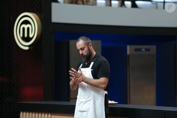 Ex-'MasterChef' Jason Souza preso acusado de estupro deixou a competição na reta final após sobremesa desandar na bancada dos jurados