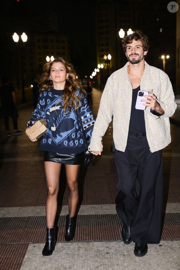 Assumidos! De mãos dadas, Irmã de Bruna Marquezine, Luana Maia, deixa after do The Town com Lucca Picon
