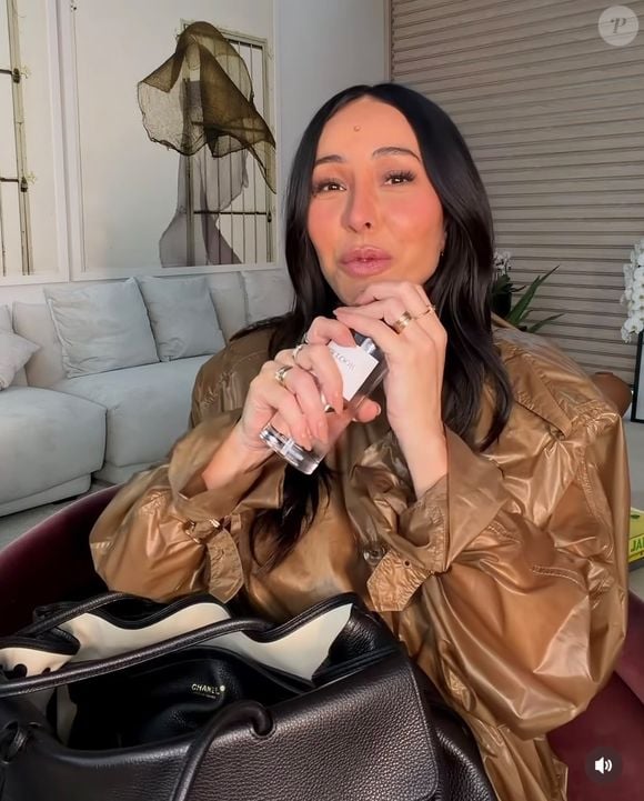Um perfume da Dior também faz parte da coleção que Sabrina Sato mostrou na bolsa. Ela não revelou o nome por completo, mas contou que a fragrância estava acabando e que não estava conseguindo encontrá-la para comprar; nos comentários, seguidores apontaram o New Look