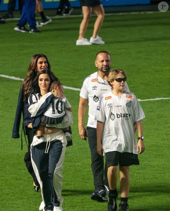 Neymar espera sua terceira filha, a segunda com Bruna Biancardi, na foto com a filha, Mavie
