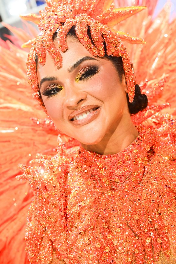 Maquiagem de Mileide Mihaile em desfile da Unidos da Tijuca também foi um show à parte
