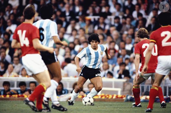A vitória da Argentina sobre a Inglaterra em 1986 ficou marcada não apenas pelo talento de Diego Maradona, mas também pelo contexto da Guerra das Malvinas, que deu um significado ainda maior àquele confronto histórico