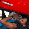 Sheron Menezzes se contorce em gravação de cena de acidente de carro com Lucy Ramos para nova novela das 7 da Globo, 'Por Você'. Fotos!