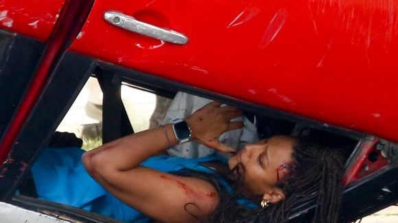 Sheron Menezzes se contorce em gravação de cena de acidente de carro com Lucy Ramos para nova novela das 7 da Globo, 'Por Você'. Fotos!