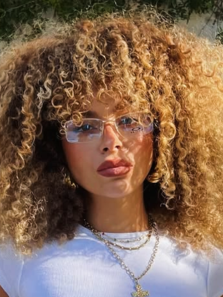 Um truque fácil para transformar cachos rígidos em definidos e com movimento!