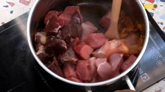Feijoada de Capetinha gerou polêmica no 'BBB 26' com sisters apontando falta de higiente do brother