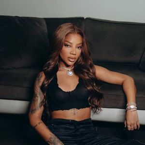 Ludmilla e Brunna Gonçalves evitam expor o rostinho da filha