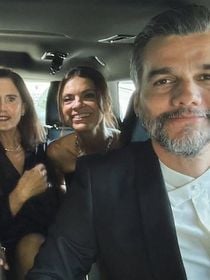 Wagner Moura leva a esposa, Sandra Delgado, e amigos ao Oscar 2026 e diverte com conselho inusitado antes da premiação