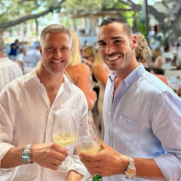 Casamento de Ralf Schumacher com Etienne Bousquet-Cassagne ganha destaque na imprensa internacional. Realizada em Saint-Tropez, a cerimônia de luxo será exibida em uma série documental na Alemanha, segundo informações divulgadas pelo MARCA
