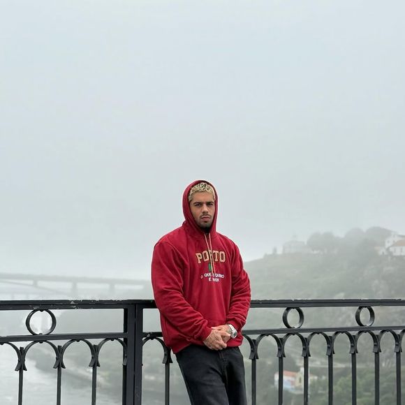 Zé Felipe se mudou para uma mansão a 300 metros da antiga casa, tudo isso para continuar perto dos herdeiros