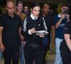 Ivete Sangalo completou o aerolook com uma pochete da Chanel. A peça é confeccionada em couro de bezerro envelhecido