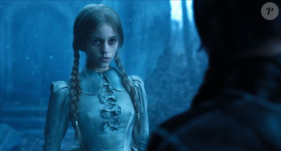 Após protagonizar a turnê promocional da segunda temporada, Ortega consolidou seu status como um ícone fashion moderno ao adotar visual autoral inspirado em sua personagem