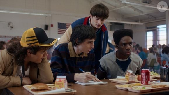 Aos 21 anos, ator de 'Stranger Things' assume novo namorado e declaração de amor agita a web: 'Um mês de nós'