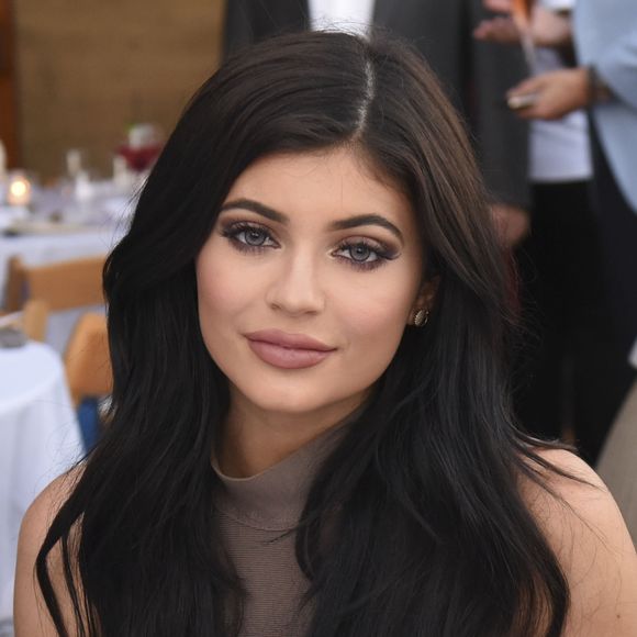 Kylie Jenner chama atenção por sua beleza