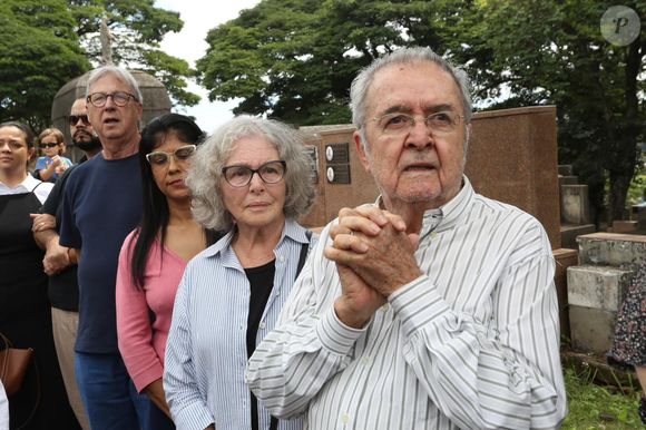 Corpo de Juca de Oliveira foi enterrado diante da emoção de Irene Ravache