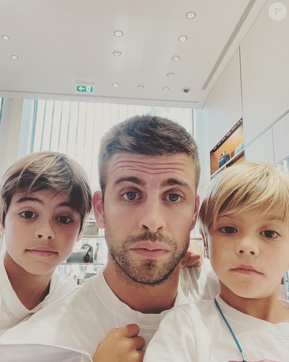 Em 2025, Piqué se mudou temporariamente para Miami para ficar próximo dos filhos com Shakira enquanto ela estivesse em turnê